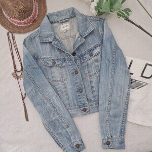 Forever 21 Cropped Light Wash Denim Jacket Size M